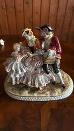 Porselijn beeld drie figuren antiek rococo stijl, Verzamelen, Beelden en Beeldjes, Ophalen, Zo goed als nieuw, Mens
