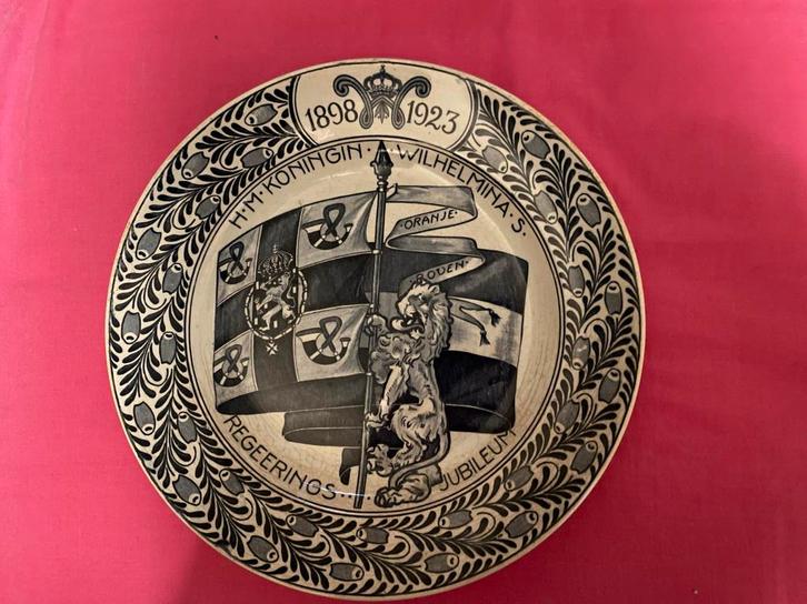 Petrus Regout Wilhelmina Jubileum Bord, Antiek en Kunst, Antiek | Wandborden en Tegels, Ophalen of Verzenden