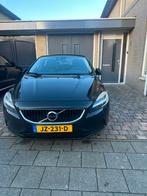 Volvo V40 2.0 T2 122PK 2016 Zwart | Voll. Deal. ONDH. | NAP, Auto's, Voorwielaandrijving, Zwart, 4 cilinders, Leder en Stof