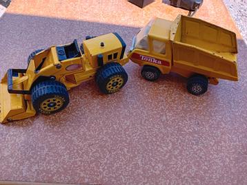 2 x vintage Tonka wagens beschikbaar voor biedingen
