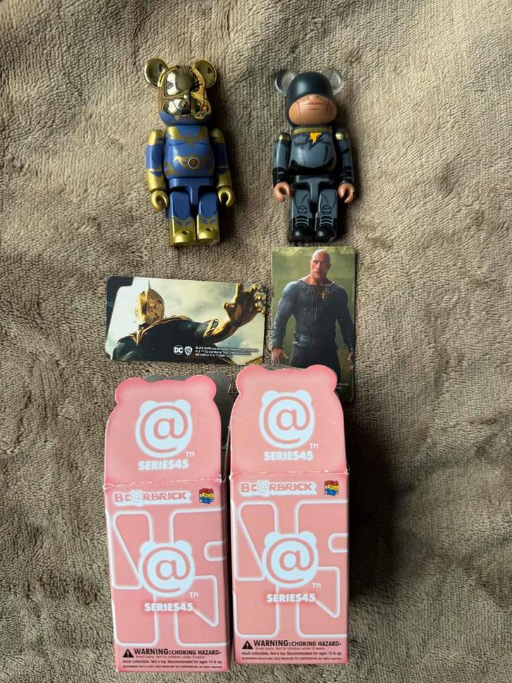 Bearbrick Serie 45 - Black Adam Hero, Verzamelen, Poppetjes en Figuurtjes, Zo goed als nieuw, Ophalen of Verzenden