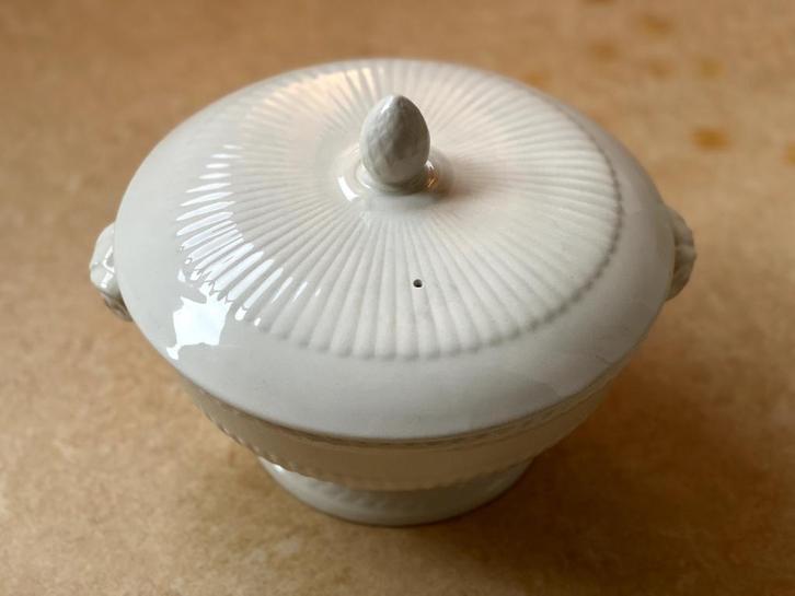 Wedgwood dekschaal groot en klein, Huis en Inrichting, Keuken | Servies, Zo goed als nieuw, Schaal of Schalen, Wedgwood, Aardewerk