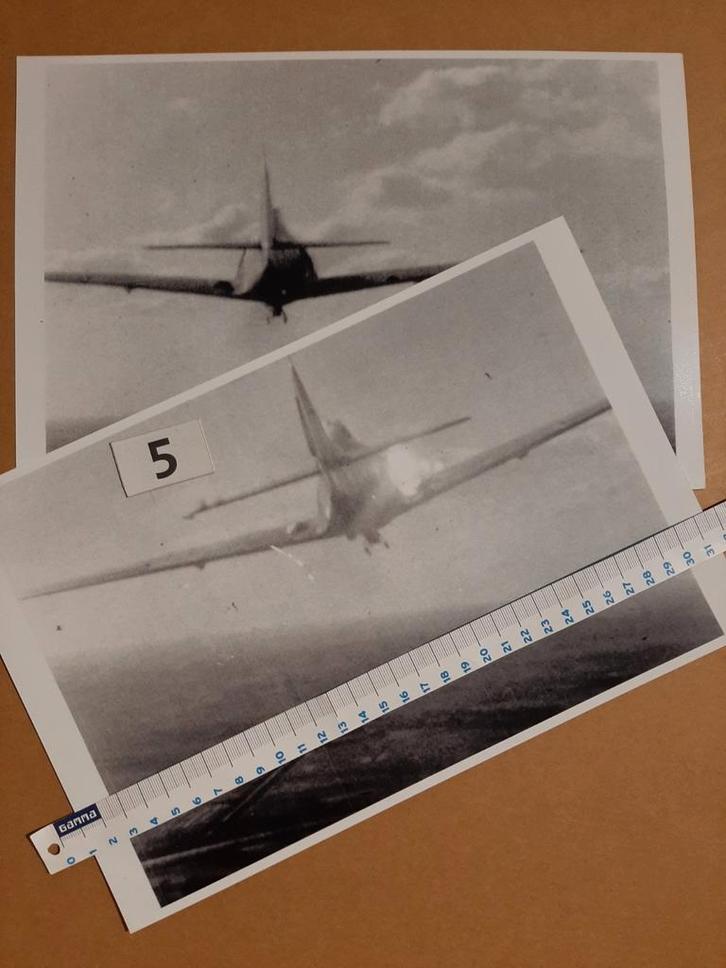 Luftwaffe duitse jager onder vuur vliegtuigcrash, Verzamelen, Luchtvaart en Vliegtuigspotten, Gebruikt, Kaart, Foto of Prent, Ophalen of Verzenden