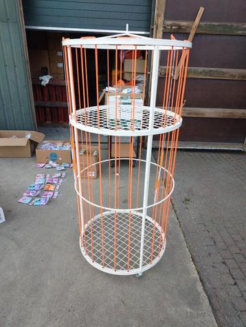 Ballenrek groot op wielen beschikbaar voor biedingen