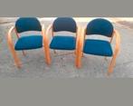 3 Stoelen met blauwe stof en houten frame, Ophalen, Hout, Gebruikt, Drie
