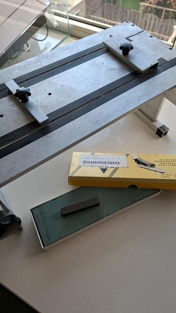 Viking slijptafel met slijpstenen  beschikbaar voor biedingen
