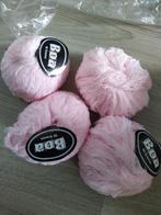 Nieuwe bollen wol. Garen. Licht roze. Acryl. 4 stuks., Ophalen of Verzenden, Zo goed als nieuw, Breien of Haken, Wol of Garen