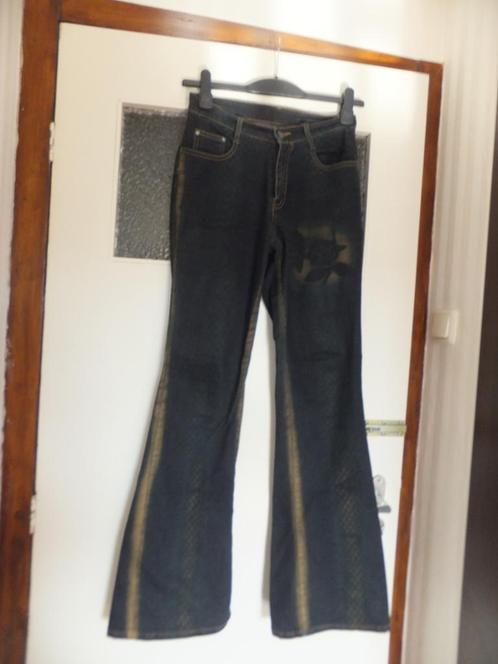 Mooie 5 pocket jeans in donkerblauw met mooie details. 36/38, Kleding | Dames, Spijkerbroeken en Jeans, Gedragen, W28 - W29 (confectie 36)