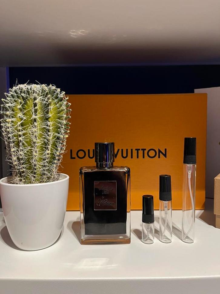 Kilian smoking hot sample, Sieraden, Tassen en Uiterlijk, Uiterlijk | Parfum, Zo goed als nieuw, Ophalen