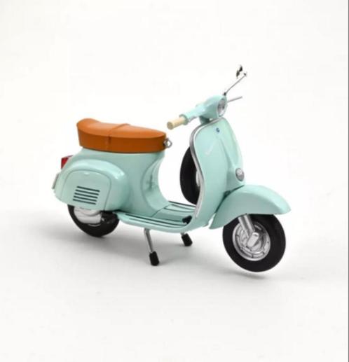 Vespa 50 N 1969 Licht Blauw schaal 1:18 NOREV REF. 182081, Hobby en Vrije tijd, Modelauto's | 1:18, Nieuw, Motor, Norev, Verzenden