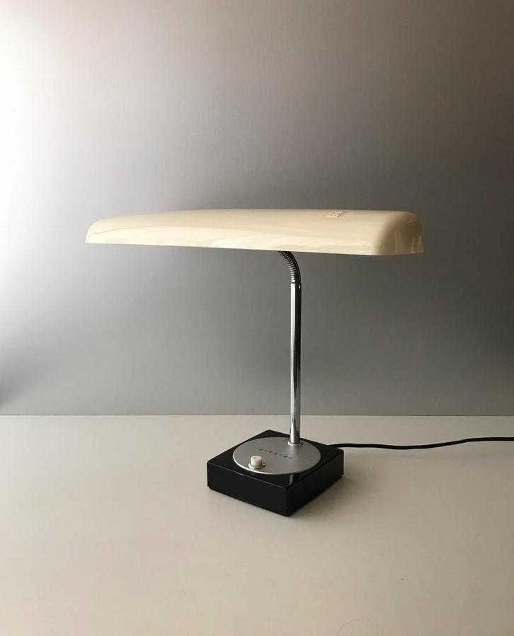 Hitachi moon light desk lamp 60s silence of the lamps, Huis en Inrichting, Lampen | Tafellampen, Gebruikt, Minder dan 50 cm, Kunststof