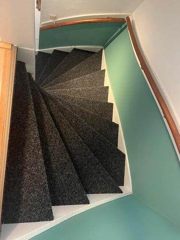 VAKKUNDIG TRAP STOFFEREN  beschikbaar voor biedingen