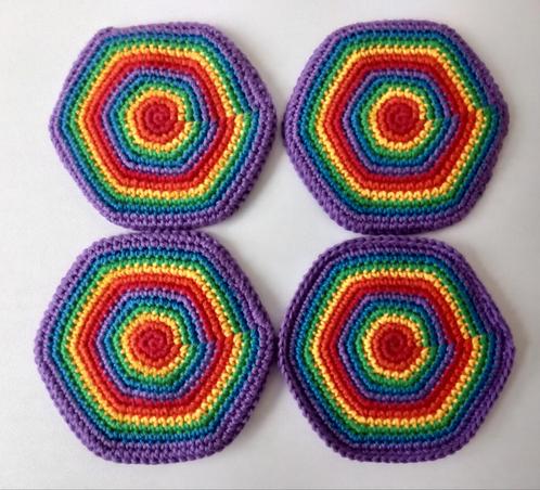 Gondas Creaties Regenboog dubbel dikke onderzetters gehaakt, Huis en Inrichting, Woonaccessoires | Onderzetters, Nieuw, Glas of Kopje
