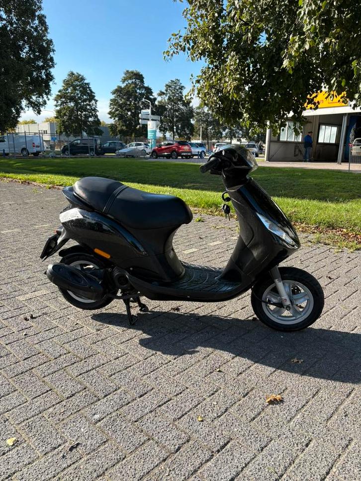 Zip 50cc 4takt, Fietsen en Brommers, Scooters | Piaggio, Gebruikt, Zip, Maximaal 25 km/u, Benzine, Ophalen