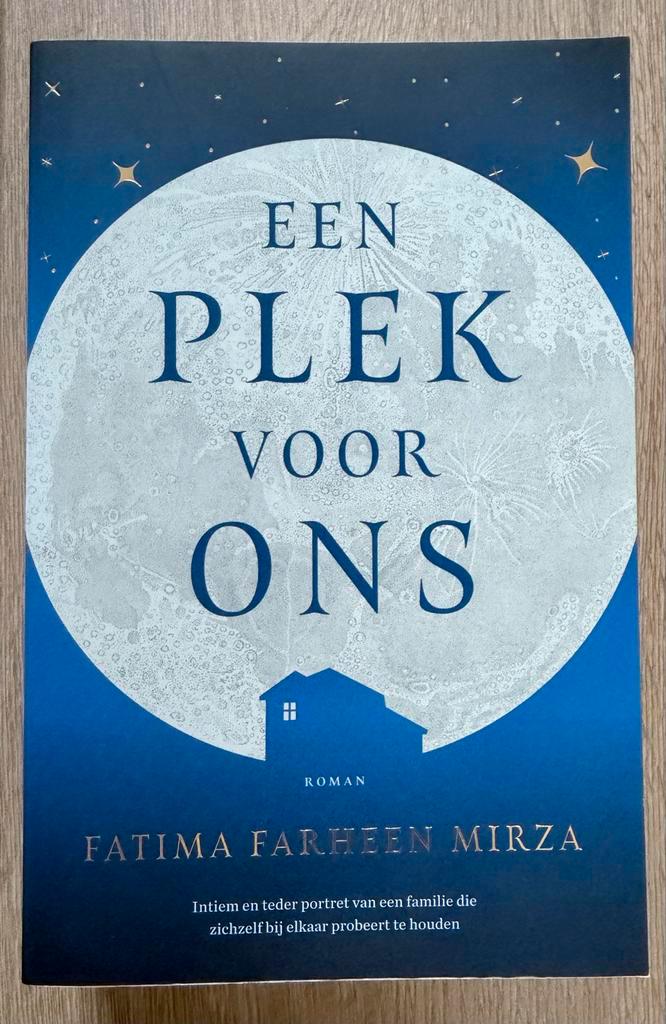 Een Plek voor Ons - Fatima Farheen Mirza, Boeken, Romans, Zo goed als nieuw, Nederland, Ophalen