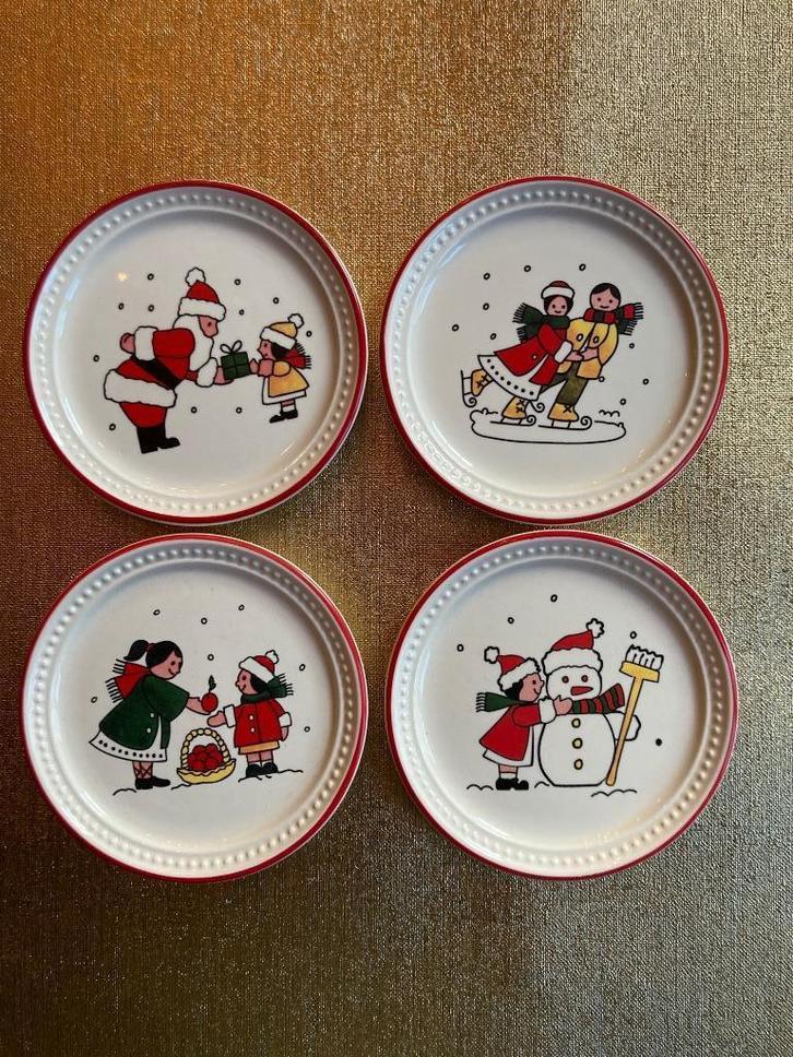 Prachtige petit four set van 4 Wedgwood Christmas Windsor, Huis en Inrichting, Keuken | Servies, Nieuw, Bord(en), Wedgwood, Porselein