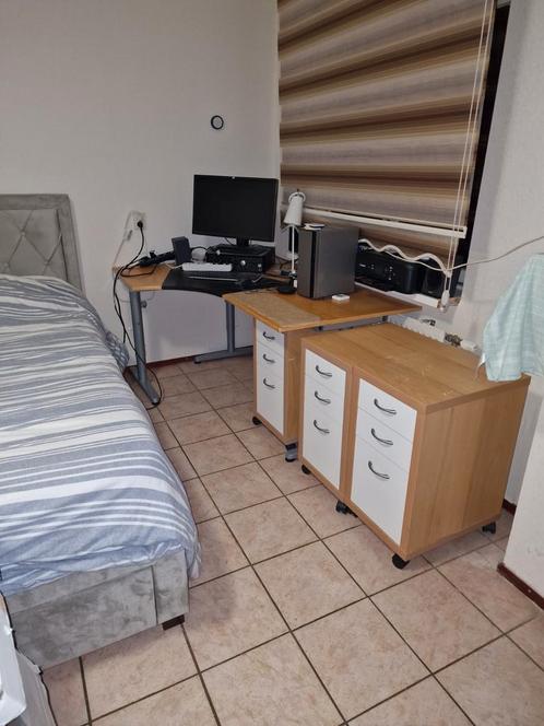 Bureau met kastjes U kunt biedden bij Marktplaats, Huis en Inrichting, Bureaustoelen, Nieuw, Ophalen