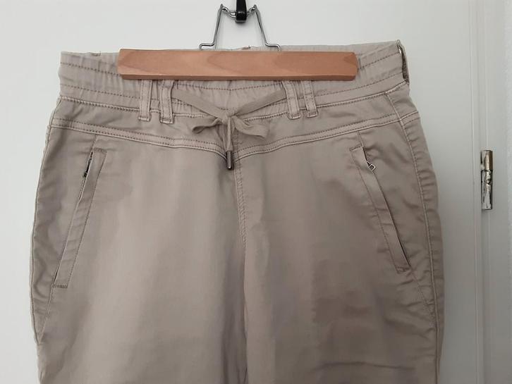 Mooie damesbroek maat 36 merk Red Button, Kleding | Dames, Broeken en Pantalons, Zo goed als nieuw, Maat 36 (S), Beige, Lang, Ophalen of Verzenden