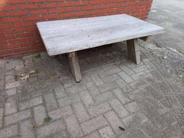 Salontafel van douglas hout  beschikbaar voor biedingen