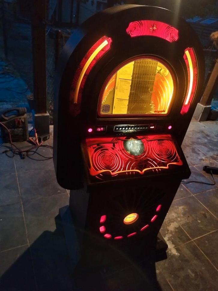 Mooie Jukebox - Royale Sound Leisure met werk, Verzamelen, Automaten | Jukeboxen, Gebruikt, Overige merken, 1970 tot heden, Met singles