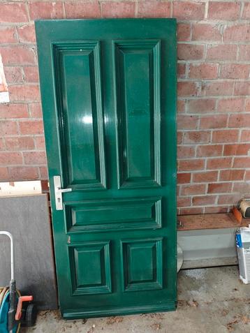Buitendeur deur hout 211 x 91 cm beschikbaar voor biedingen
