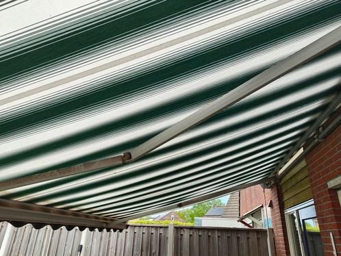 Zonnescherm met zwengel, Tuin en Terras, Zonneschermen, Gebruikt, Knikarmscherm, Ophalen of Verzenden