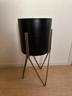 Moderne zwarte plantenstandaard, Ophalen, Rond, Binnen, Zo goed als nieuw