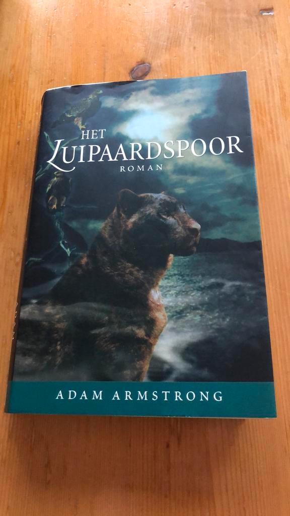 Het luipaardspoor - Adam Armstrong, Boeken, Romans, Nieuw, Nederland, Ophalen of Verzenden