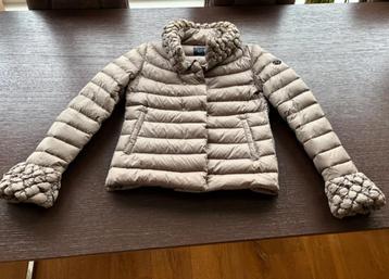 Taupe Armani donsjas mt XS / 34 met mooie kraag & manchetten beschikbaar voor biedingen