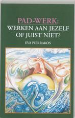 Eva Pierrakos Pad-Werk Werken aan jezelf of juist niet, Ophalen of Verzenden, Zo goed als nieuw, Spiritualiteit algemeen, Overige typen