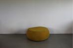 1x Montis Edam PoefOkergeel Stof, Huis en Inrichting, Niet ingevuld, Ophalen of Verzenden, Zo goed als nieuw, 75 tot 100 cm