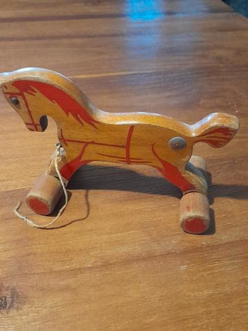 60 JAAR OUDE HOUTEN PAARD, NOOITGEDACHT ULST.7 beschikbaar voor biedingen