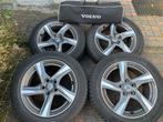 Volvo 16 inch velgen met winterbanden en sneeuwkettingen, Auto-onderdelen, Banden en Velgen, Ophalen, Gebruikt, Velg(en), 16 inch