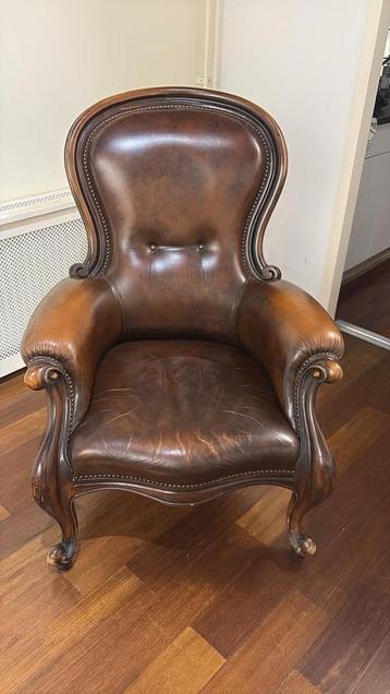 Klassieke Chesterfield Stoel €250 beschikbaar voor biedingen