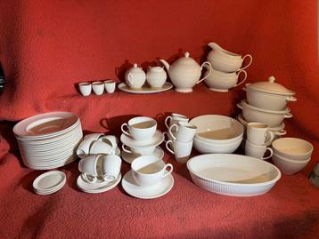 wedgwood windsor servies groot lot beschikbaar voor biedingen