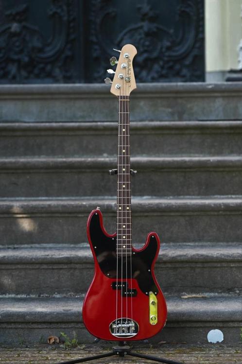 Lakland Skyline Series 44-51 – Candy Apple Red, Muziek en Instrumenten, Snaarinstrumenten | Gitaren | Bas, Zo goed als nieuw, Elektrisch