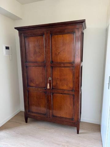 Klassieke linnenkast, kersenhout, afm. 110 x 40 x 185 cm beschikbaar voor biedingen