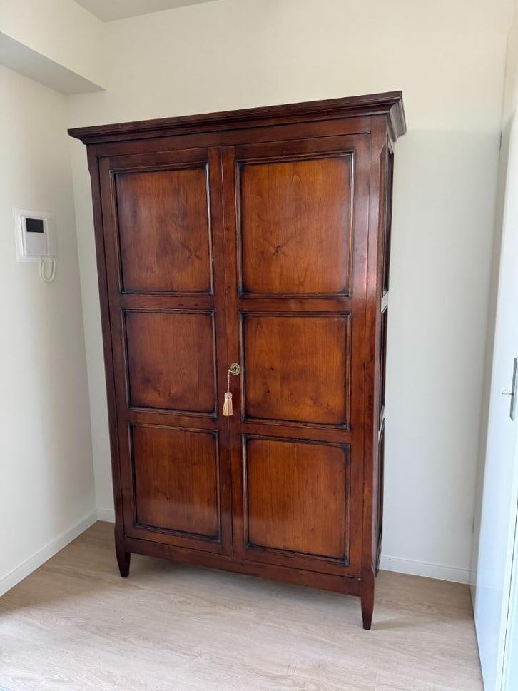 Klassieke linnenkast, kersenhout, afm. 110 x 40 x 185 cm, Antiek en Kunst, Antiek | Meubels | Kasten, Ophalen