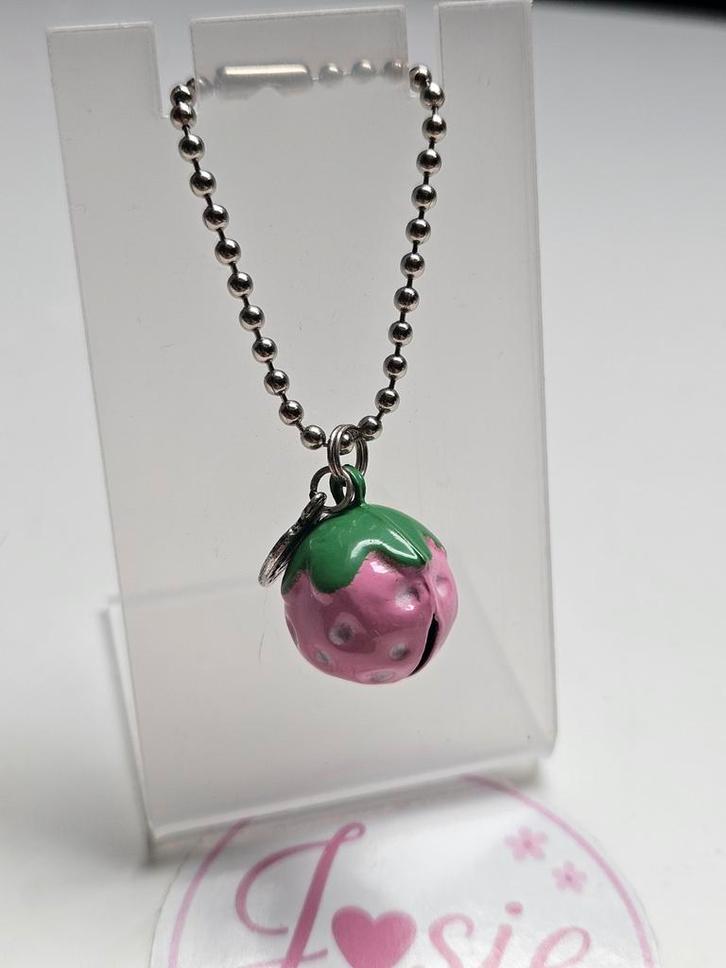 Tashanger met belletje #17, Sieraden, Tassen en Uiterlijk, Kettingen, Nieuw, Overige materialen, Roze, Met hanger, Ophalen