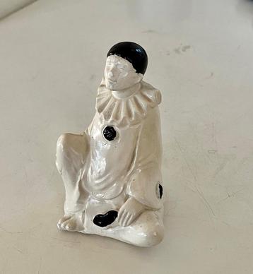Beeldje pierrot beschikbaar voor biedingen