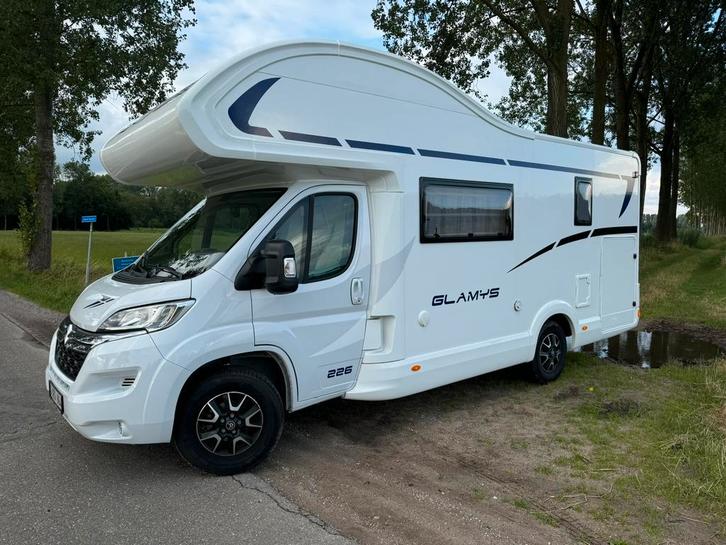 Te huur Mc louis glamys 226 gezinscamper 6 persoons, Caravans en Kamperen, Campers, Particulier, Half-integraal, Overige merken