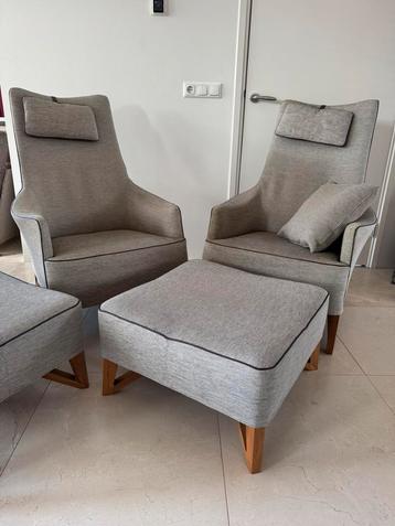 Twee Giorgetti Mobius Wing Chair 63940 met 2 hockers. beschikbaar voor biedingen