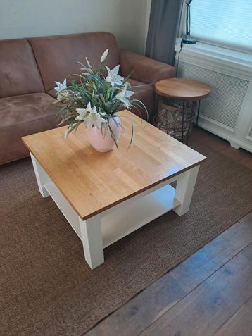Houten salontafel  beschikbaar voor biedingen