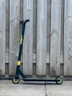 Black dragon stuntstep zwart geel izgs, Fietsen en Brommers, Steps, Ophalen, Zo goed als nieuw, Gewone step, Black dragon stunt step