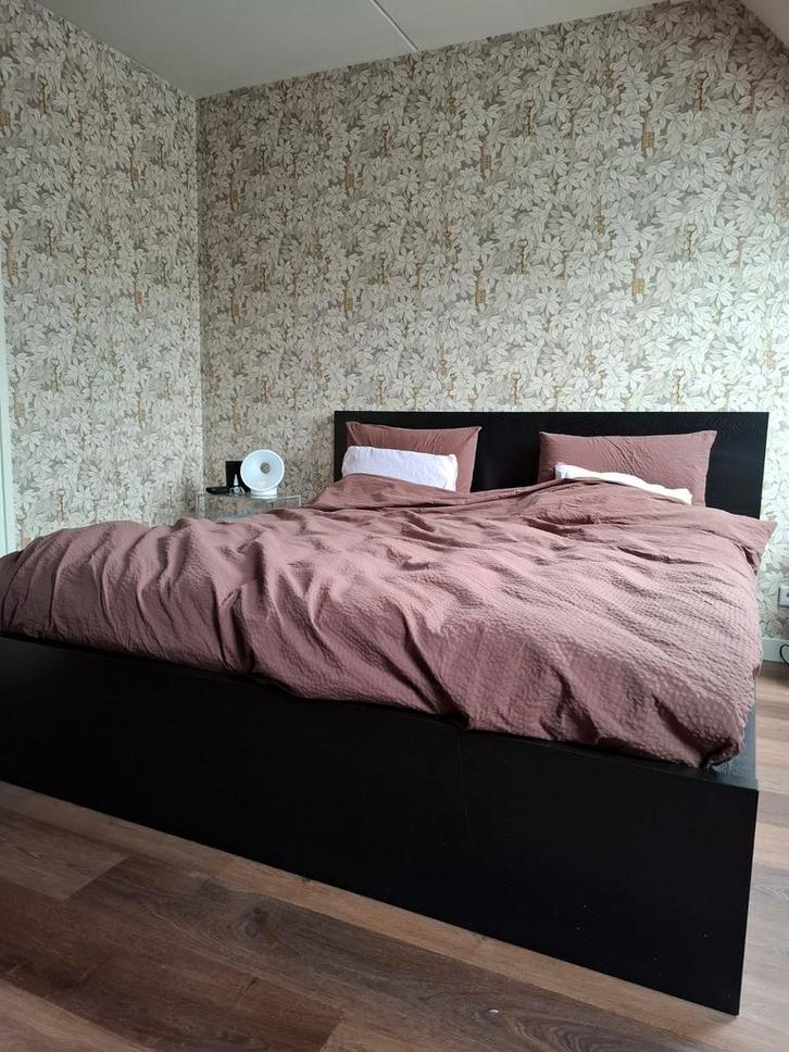 Malm bedframe zwartbruin 180 x 200 cm incl. lades en bodem, Huis en Inrichting, Slaapkamer | Bedden, Zo goed als nieuw, Tweepersoons