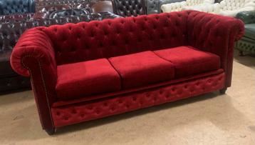 Prachtige Stoffen Chesterfield Bank 3 Zits Rood. beschikbaar voor biedingen