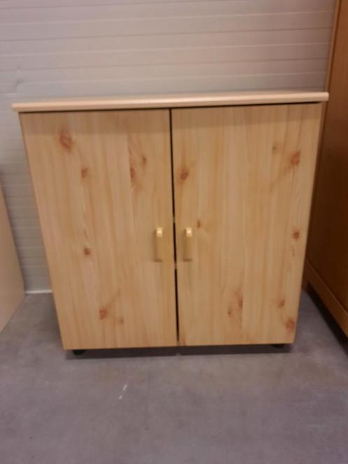 Laag grenen fineer kastje.met 2 schappen, Huis en Inrichting, Kasten | Overige, Gebruikt, Ophalen