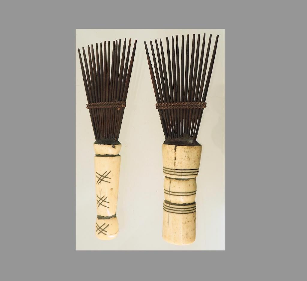 Afrikaanse Kam van bot / hout (251005-01en02) Prijs per stuk, Antiek en Kunst, Ophalen of Verzenden