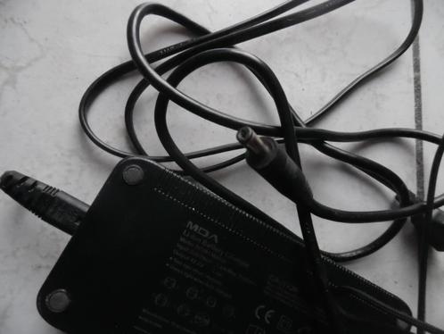 Lader Moof Brinckers Victesse Qwic DC 2.1 42V/36V 3A, Fietsen en Brommers, Fietsaccessoires | Fietsaccu's, Zo goed als nieuw, Ophalen of Verzenden