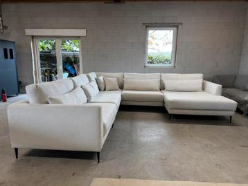 Showroom model. Elementen bank beschikbaar voor biedingen